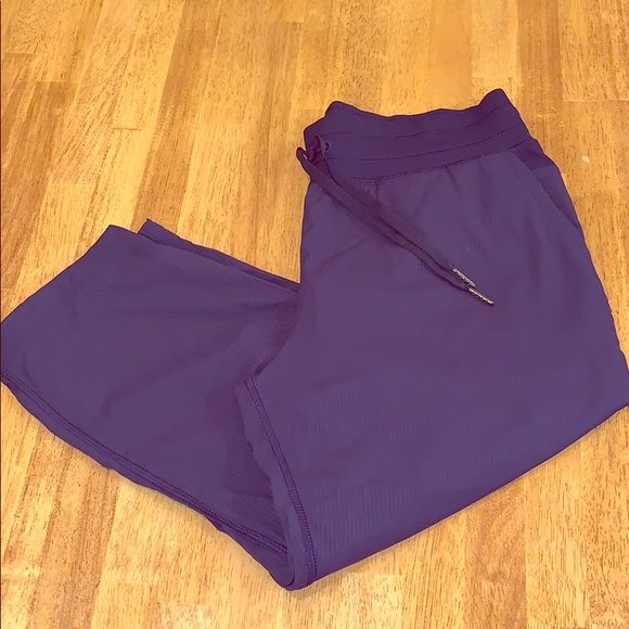 lululemon athletica Pants - Lululemon Athletica lightweight cropped pants